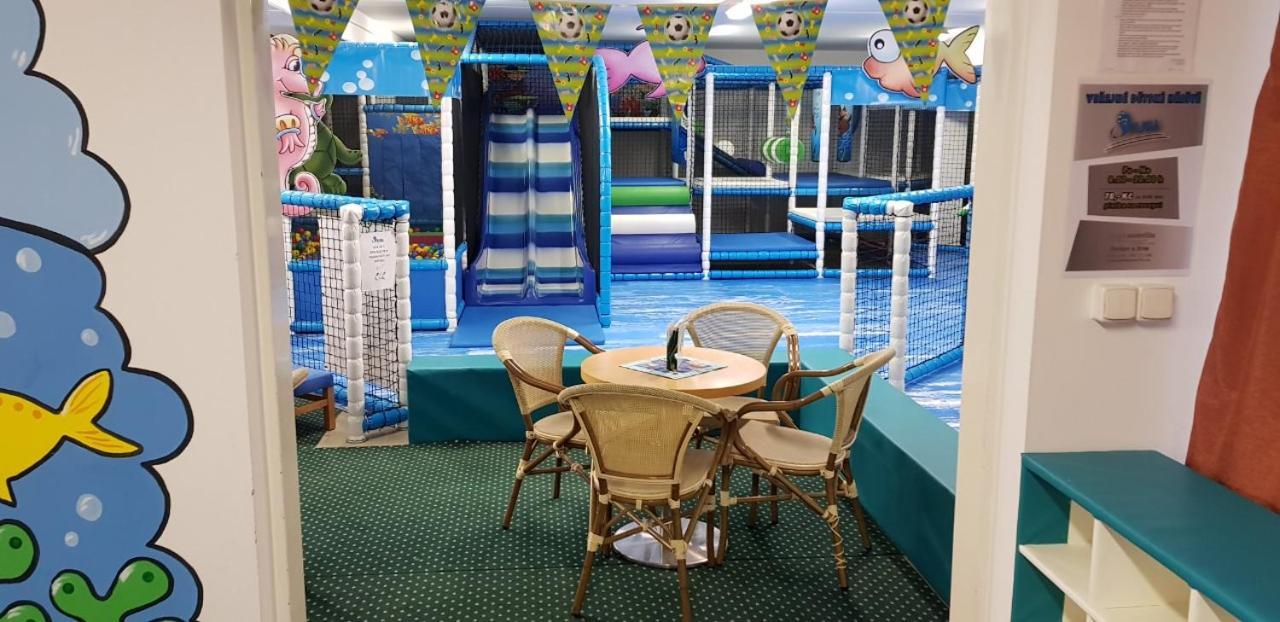 Golf Hotel Austerlitz Exterior foto