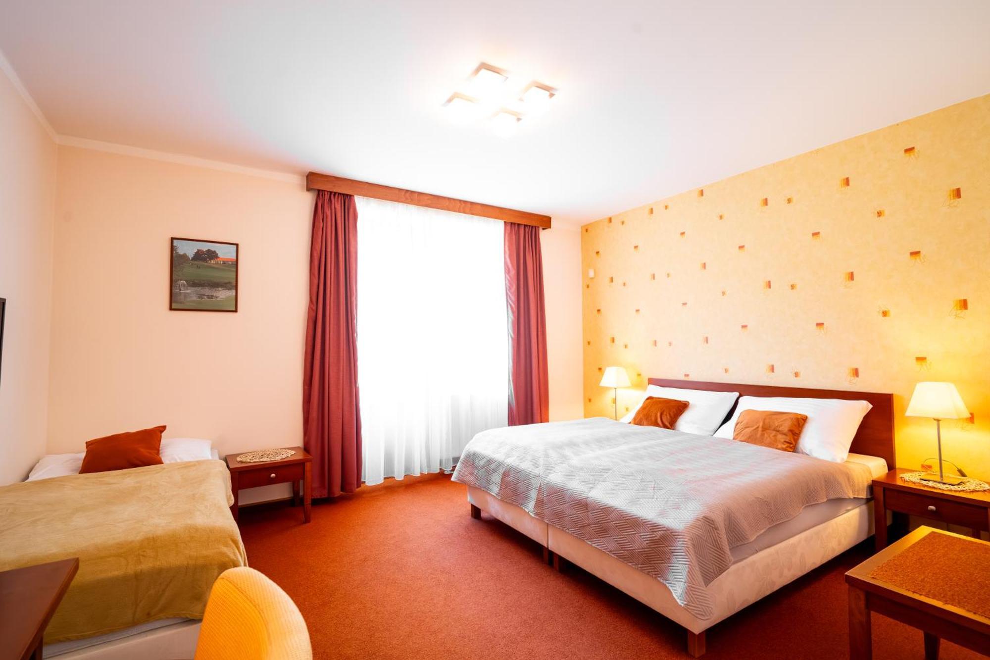 Golf Hotel Austerlitz Exterior foto